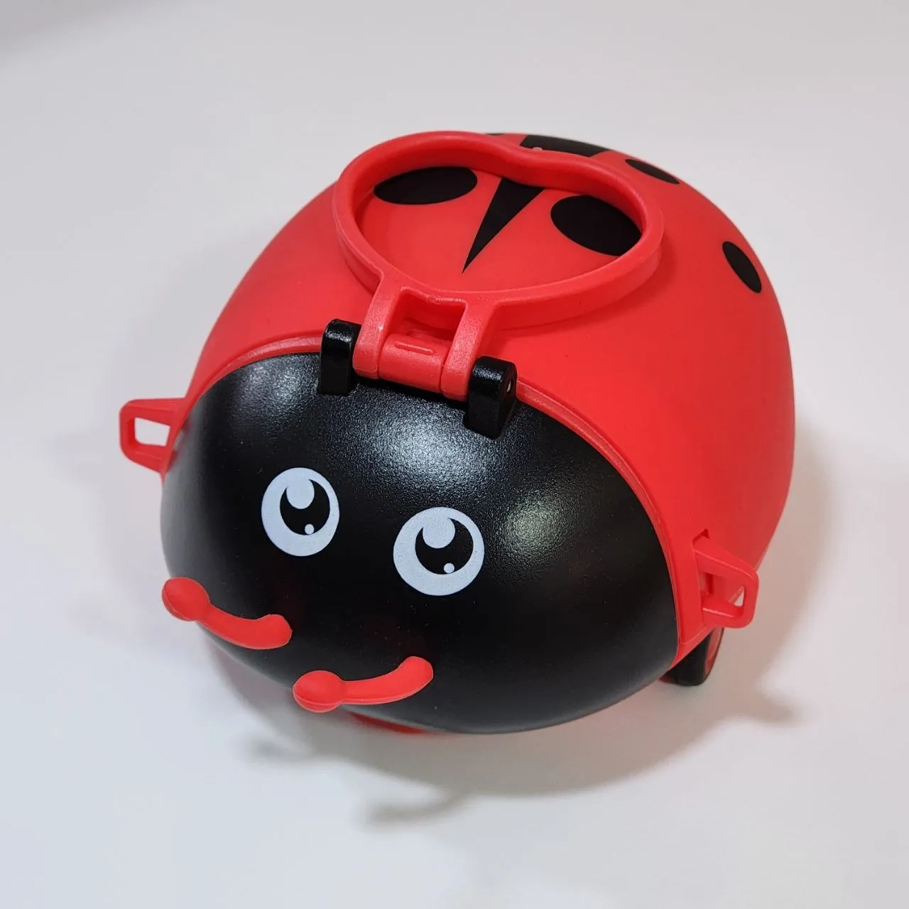 قمقمه طرح کفشدوزک چرخ دار قرمز 550 میلی لیتر