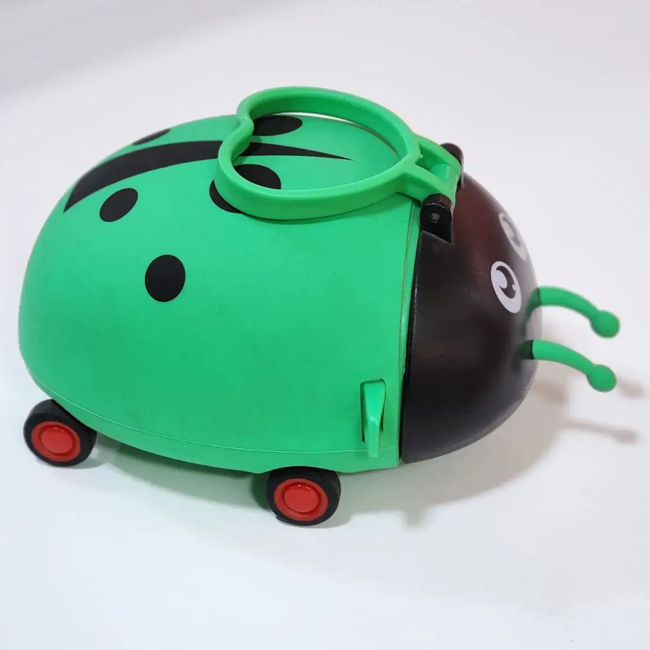 قمقمه طرح کفشدوزک چرخ دار سبز 550 میلی لیتر