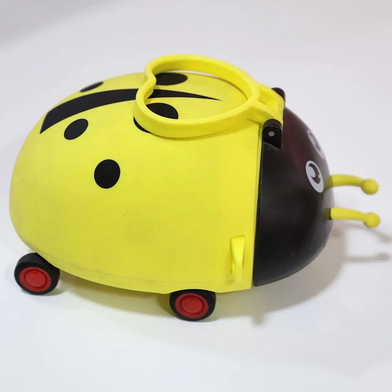 قمقمه طرح کفشدوزک چرخ دار زرد 550 میلی لیتر