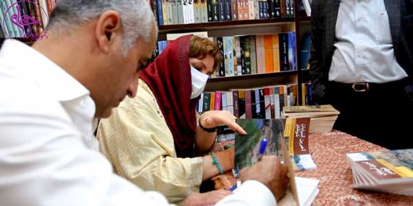 جشن رونمایی از کتاب«از دل ایران تا تن جهان»و«آخرین آسیابان شوشتر» در کتابفروشی محام برگزار شد