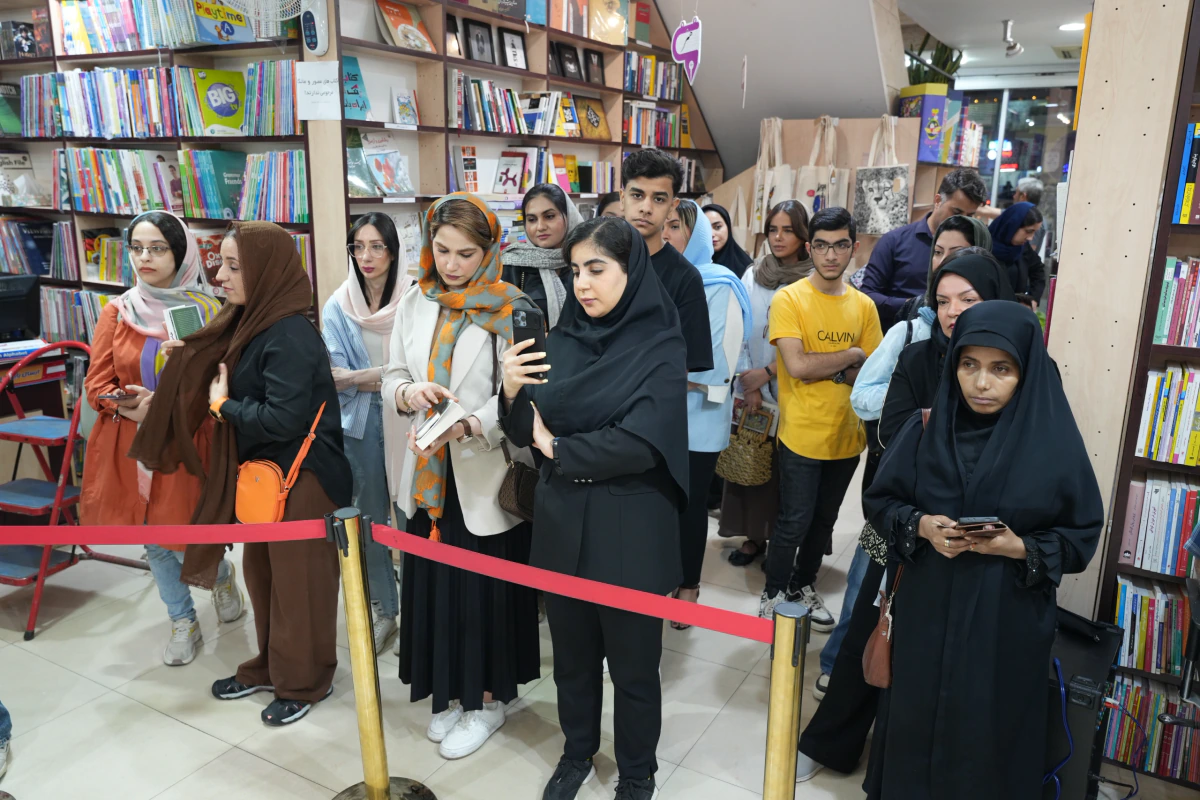 رونمایی از کتاب «خاموشان» اثر یوسف علیخانی