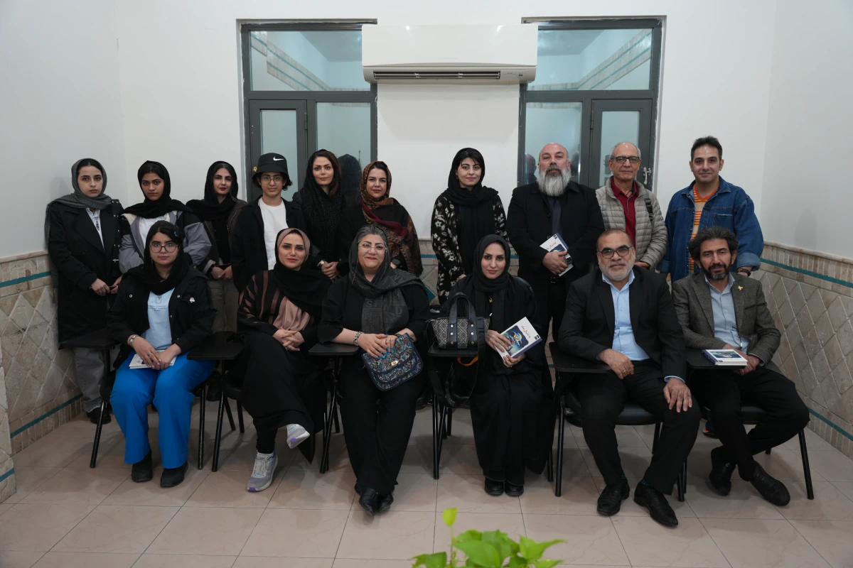 جمع خوانی کتاب به دنبال ماه اثر جیمز نوربری