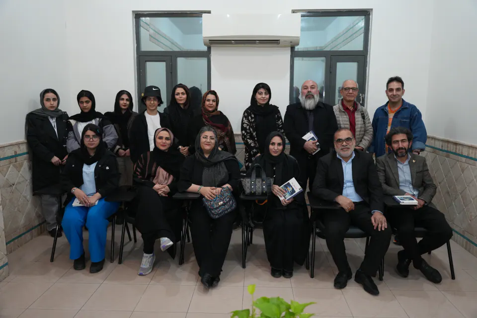 جمع خوانی کتاب به دنبال ماه اثر جیمز نوربری
